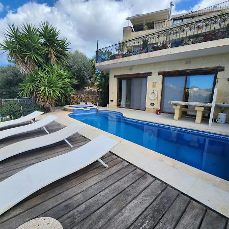 Gozo Island Escape Sleeps 4 With Private Bathroom Ghajn il-Kbira  Exterior foto
