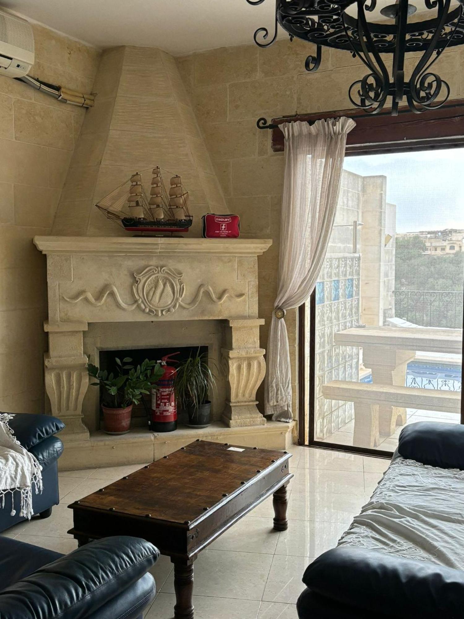 Gozo Island Escape Sleeps 4 With Private Bathroom Ghajn il-Kbira  Exterior foto