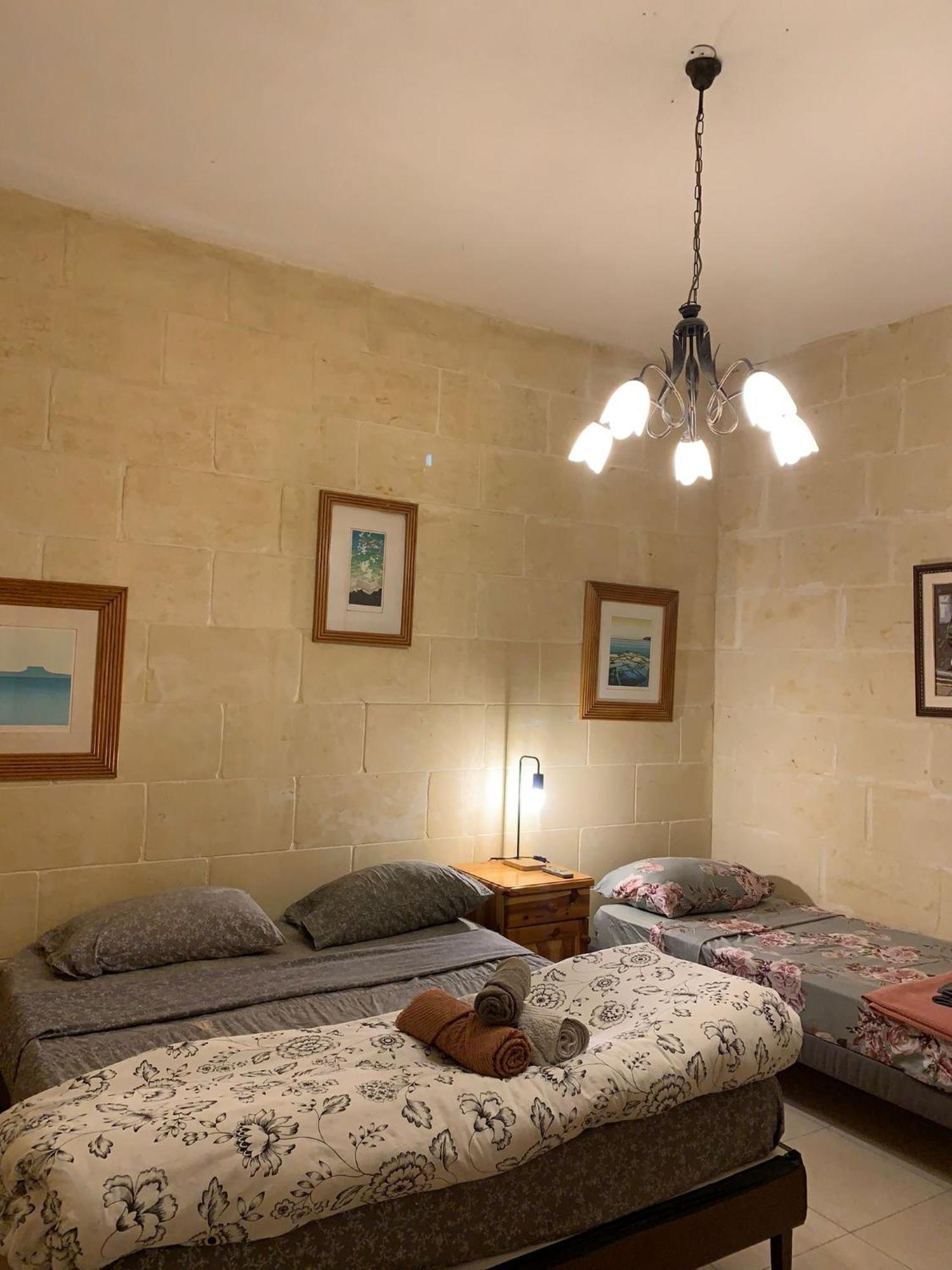 Gozo Island Escape Sleeps 4 With Private Bathroom Ghajn il-Kbira  Exterior foto