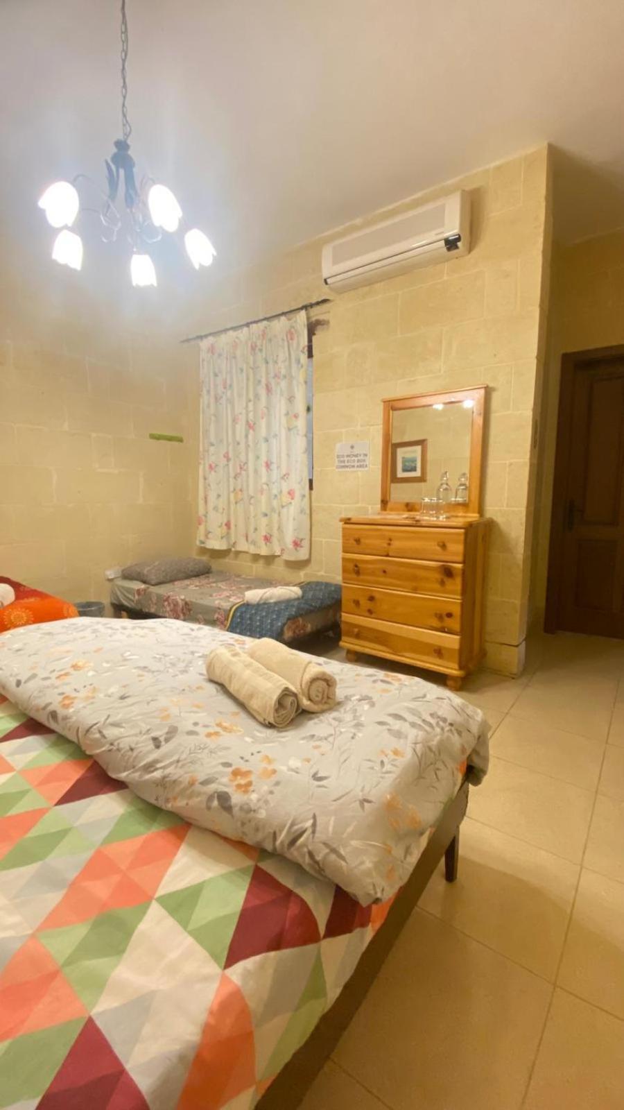 Gozo Island Escape Sleeps 4 With Private Bathroom Ghajn il-Kbira  Exterior foto